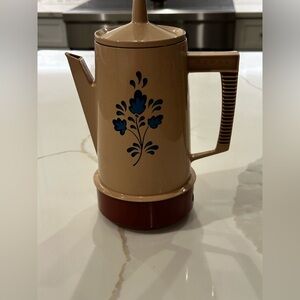 Vintage Regal Poly-Perk 4-8 Electric Coffee Pot.